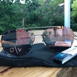 Quay Australia sunglasses mirror aviator NWT